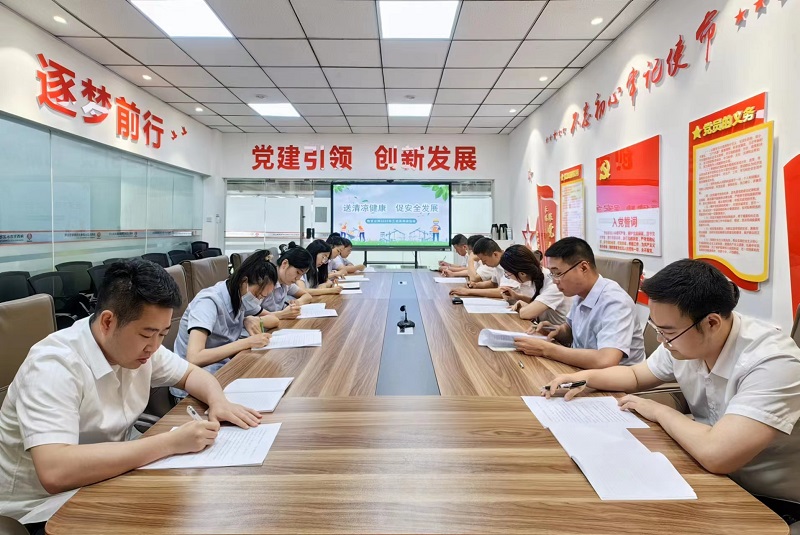 心有所“暑” 愛(ài)要趁熱——物貿公司開(kāi)展“送清涼”慰問(wèn)活動(dòng)